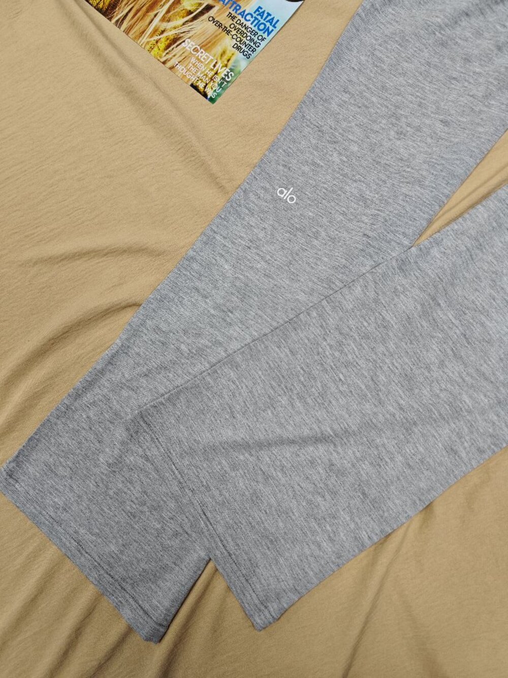 NWT ALO Yoga🧘♂️ Sway Bootcut Sweatpant Heather Grey 👖 Leg-Lengthening - Picture 6 of 8